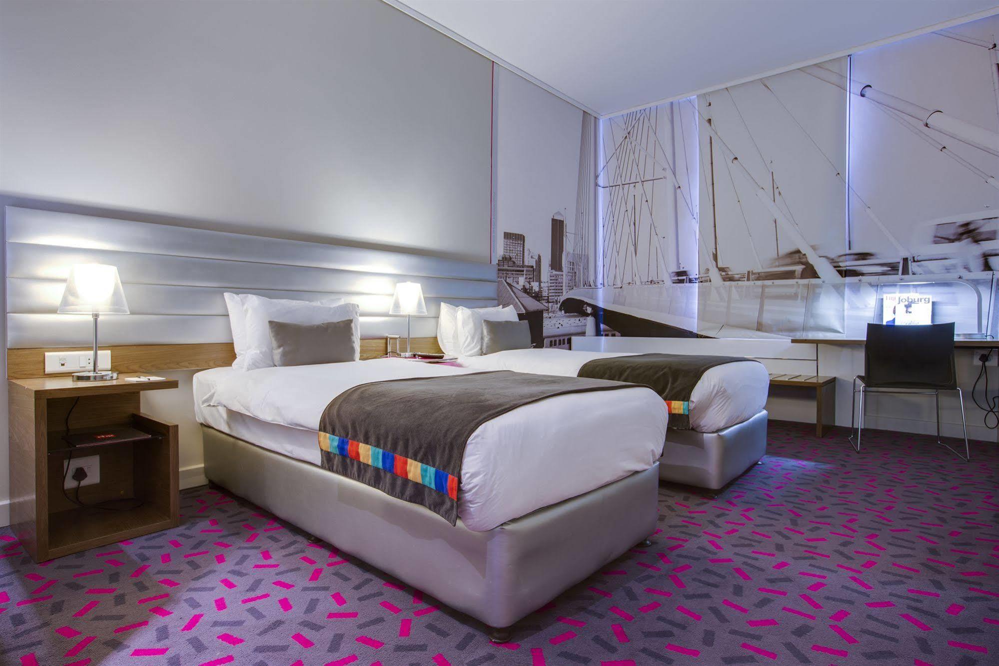 Park Inn Sandton Johannesburgo Exterior foto